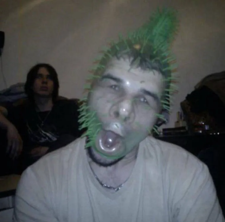 ČIME IH HRANE DA ODRASTU U OVO? S obzirom da je u pitanju Rusija, vjerojatno votkom...