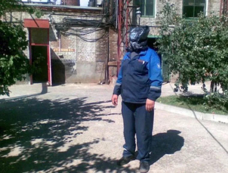 ČIME IH HRANE DA ODRASTU U OVO? S obzirom da je u pitanju Rusija, vjerojatno votkom...