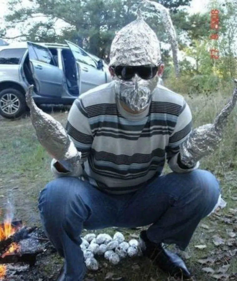 ČIME IH HRANE DA ODRASTU U OVO? S obzirom da je u pitanju Rusija, vjerojatno votkom...