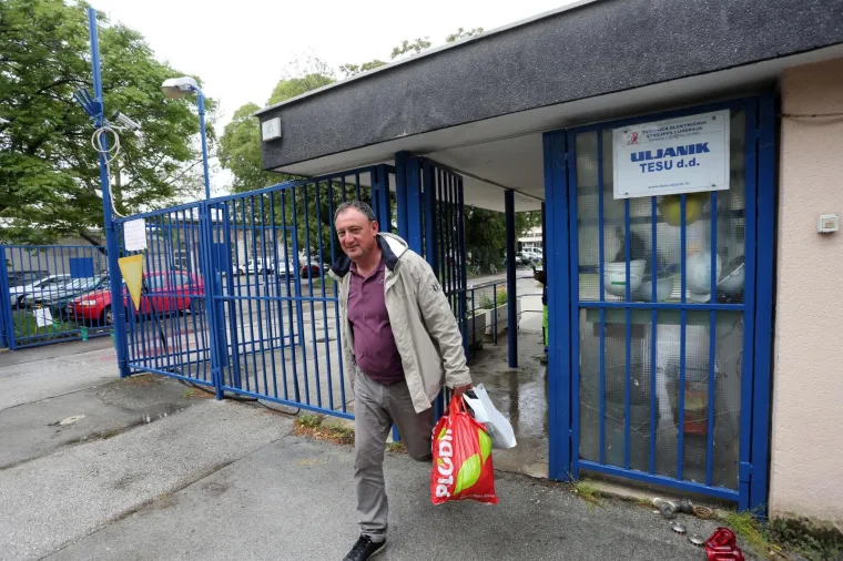 Otkazi i cipele za uspomenu, oči pune suza: Pogledajte ovu tužnu kolonu koja odlazi iz Uljanika