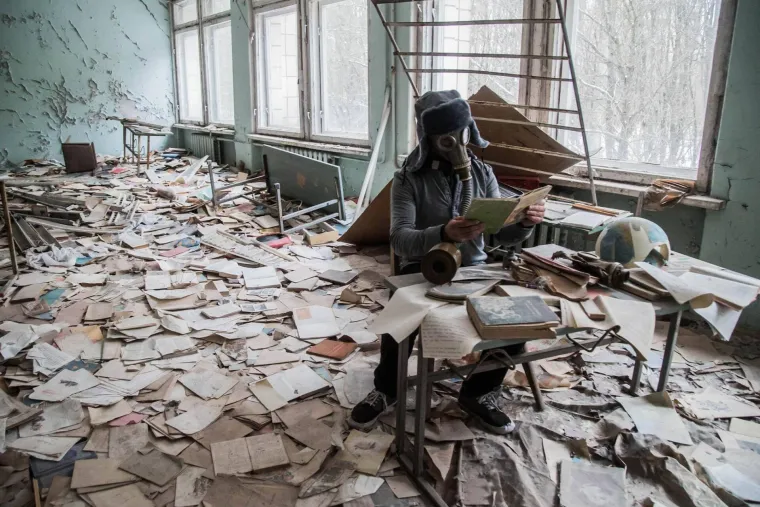 Černobil nije imao sigurnosni omotač oko nuklearnog reaktora. Riječ je o strukturi koji koja je nepropusna za plin, obično u obliku kupole, izrađena od betona ojačanog čelikom, a sprječava da se, ukoliko dođe do nesreće, otrovne tvari ispu&scaron;taju u atmosferu. Da je takva sigurnosna kupola postojala, u černobilskoj katastrofi praktički ne bi bilo mrtvih.