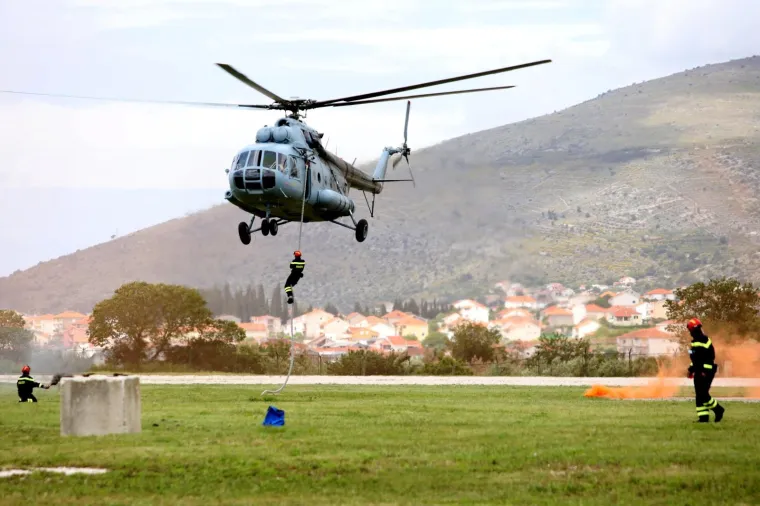 Spektakularna vježba u tri županije: Pogledajte vatrogasne, vojne i policijske snage u akciji!