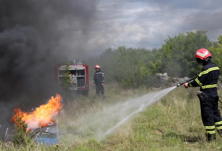Spektakularna vježba u tri županije: Pogledajte vatrogasne, vojne i policijske snage u akciji!