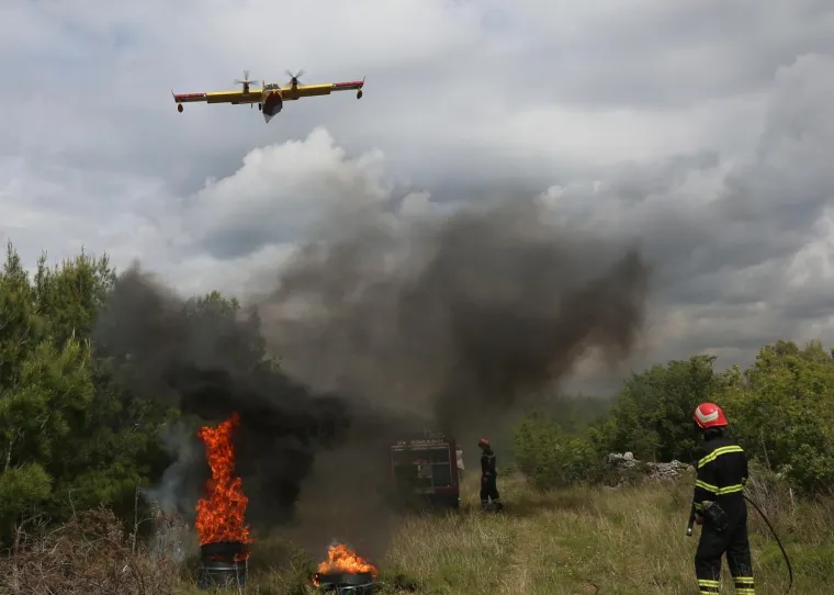 Spektakularna vježba u tri županije: Pogledajte vatrogasne, vojne i policijske snage u akciji!