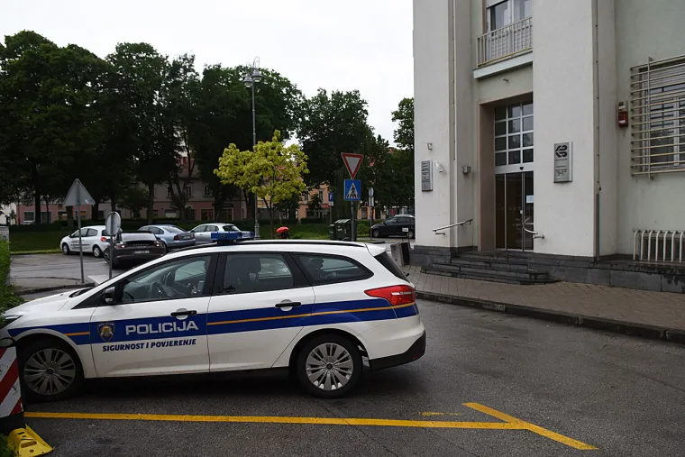 Razbojnik opljačkao banku: 'Bio je potpuno u crnom s maskom na glavi, preskočio pult i izvadio pištolj'