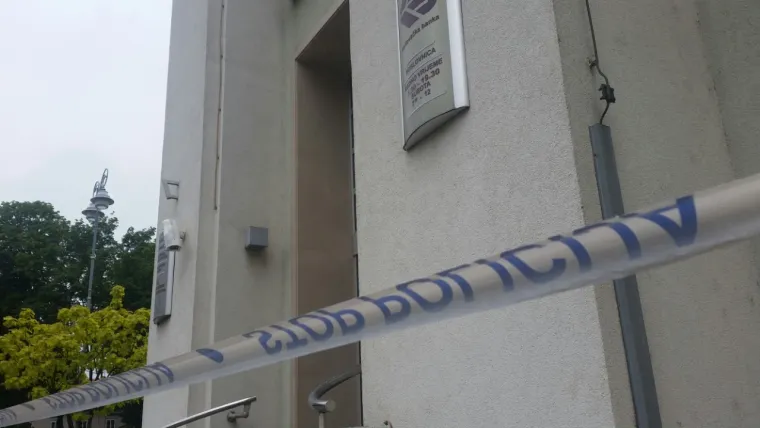 Razbojnik opljačkao banku: 'Bio je potpuno u crnom s maskom na glavi, preskočio pult i izvadio pištolj'