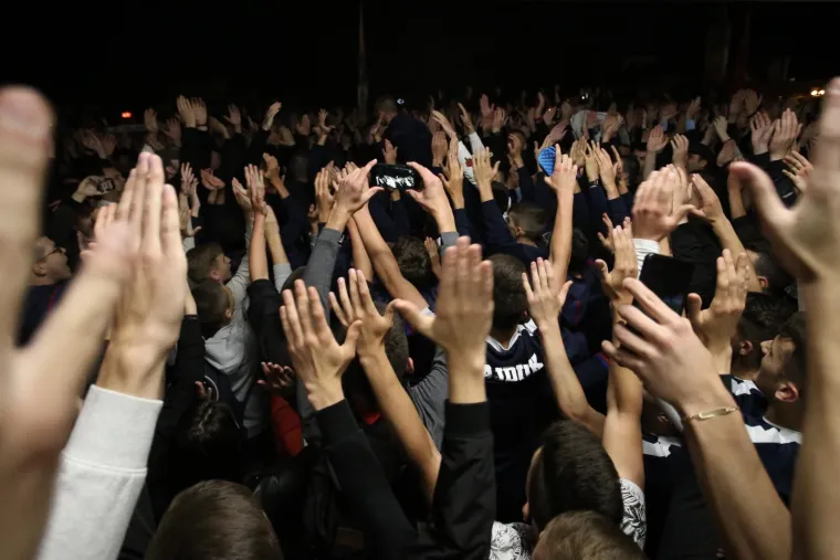 TORCIDA NAPRAVILA LUDNICU NA POLJUDU: Pogledajte kako su dočekali Hajdukove pionire