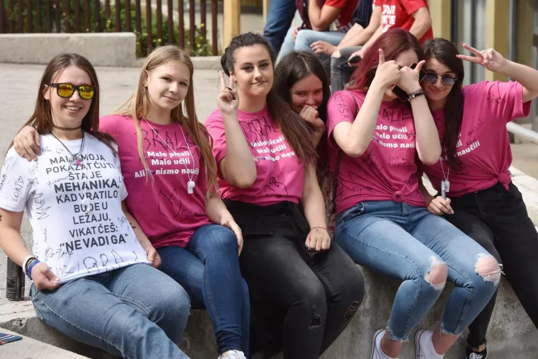 &Scaron;ibenski maturanti danas se od srednjo&scaron;kolskih klupa opra&scaron;taju tradicionalnom norijadom.