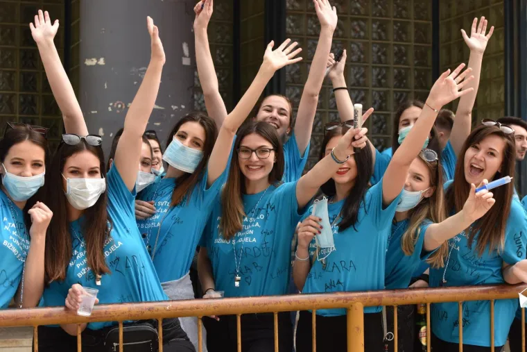 &Scaron;ibenski maturanti danas se od srednjo&scaron;kolskih klupa opra&scaron;taju tradicionalnom norijadom.