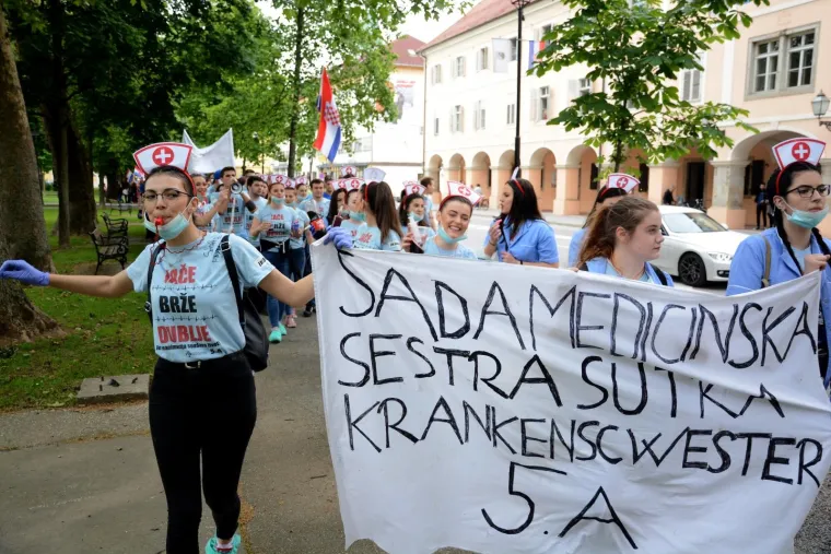 Bjelovarski maturanti povorkom gradskim ulicama obilježili su Dan maturanata.