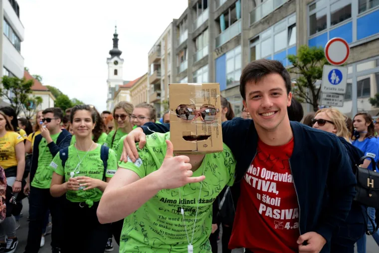 Bjelovarski maturanti povorkom gradskim ulicama obilježili su Dan maturanata.