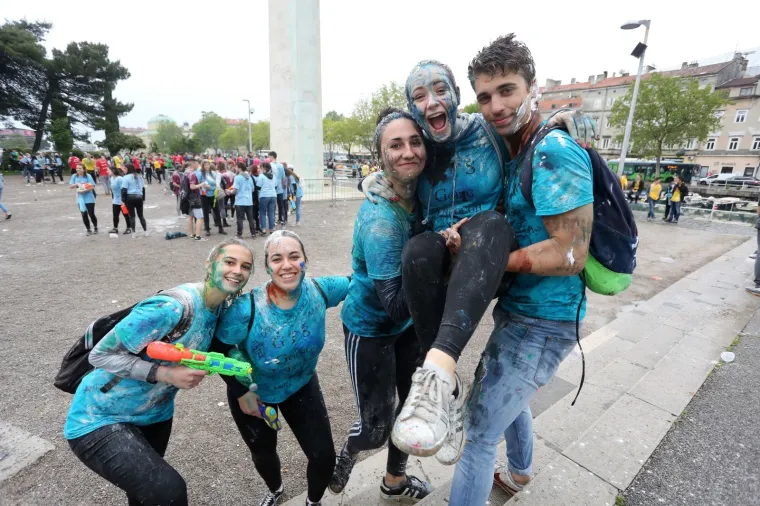 Ludilo za kraj: Pogledajte kako su hrvatski srednjo&scaron;kolci proslavili zadnji dan &scaron;kole