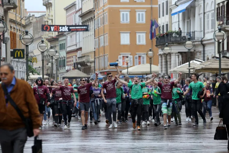 Ludilo za kraj: Pogledajte kako su hrvatski srednjo&scaron;kolci proslavili zadnji dan &scaron;kole