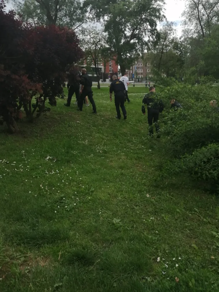 Drama na Bundeku! Uspaničeni maturant dao se u bijeg, policija mislila da u ruci ima pi&scaron;tolj?!