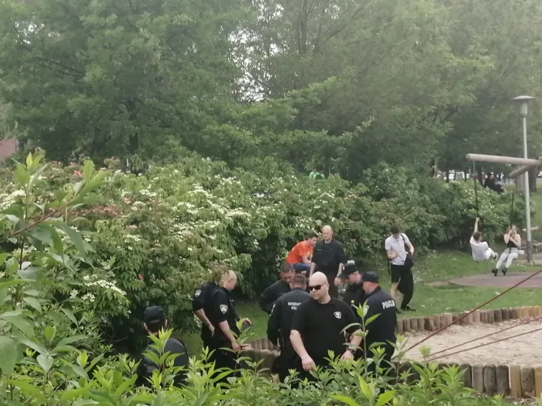 Drama na Bundeku! Uspaničeni maturant dao se u bijeg, policija mislila da u ruci ima pi&scaron;tolj?!