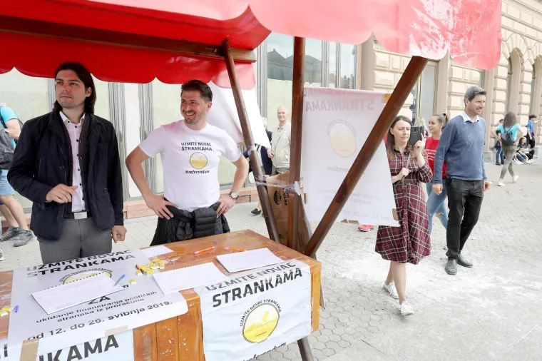 Maturanti zasuli bra&scaron;nom Pernara, veseloj povorci pridružio se Bandić