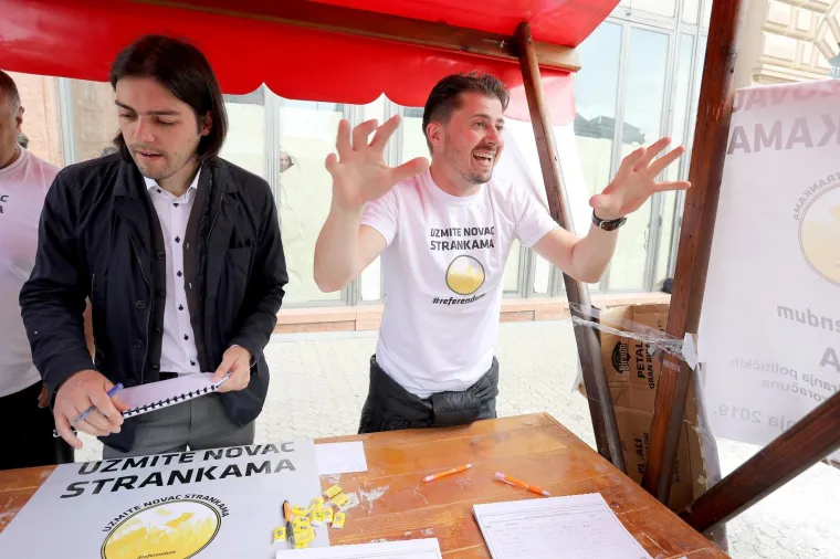 Maturanti zasuli bra&scaron;nom Pernara, veseloj povorci pridružio se Bandić