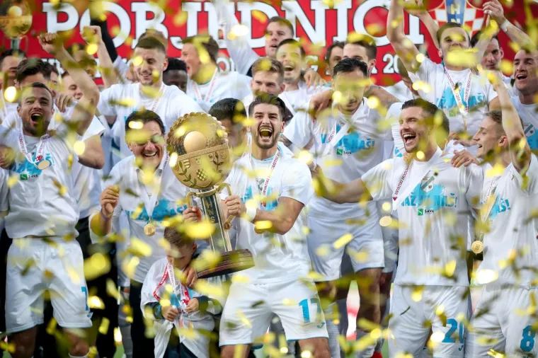 OVAKO SU BIJELI S KVARNERA PROSLAVILI OSVAJANJE KUPA: Rabuzinovo sunce u riječkim je rukama