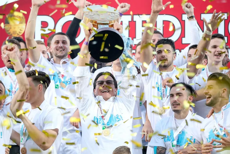 OVAKO SU BIJELI S KVARNERA PROSLAVILI OSVAJANJE KUPA: Rabuzinovo sunce u riječkim je rukama