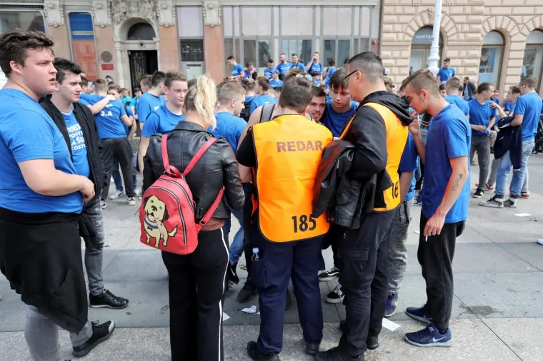 POČELA JE NORIJADA! Maturanti se okupili na Trgu bana Jelačića, stižu prve fotografije ludila koje vlada centrom Zagreba