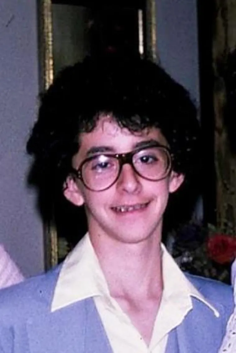 SVI SMO KROZ TO PRO&Scaron;LI, I, DA, BILO JE SRAMOTNO: Urnebesne fotografije biv&scaron;ih tinejdžera