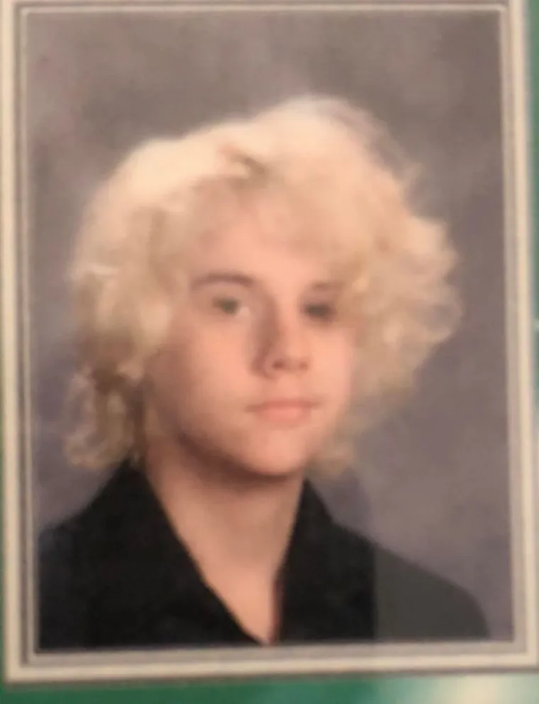 SVI SMO KROZ TO PRO&Scaron;LI, I, DA, BILO JE SRAMOTNO: Urnebesne fotografije biv&scaron;ih tinejdžera