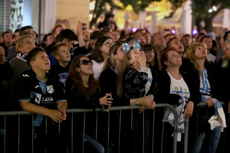Riječani noćas nisu spavali: Spektakularnom bakljadom navijači dočekali osvajače Kupa