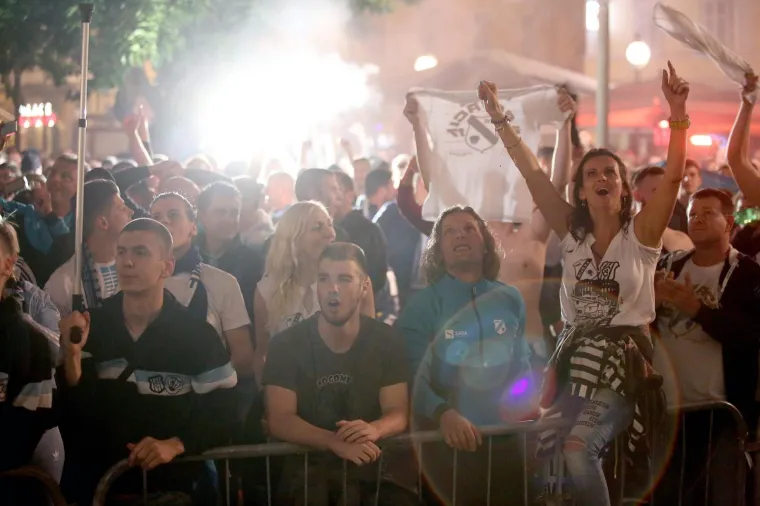 Riječani noćas nisu spavali: Spektakularnom bakljadom navijači dočekali osvajače Kupa