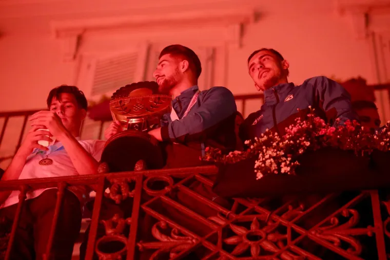 Riječani noćas nisu spavali: Spektakularnom bakljadom navijači dočekali osvajače Kupa