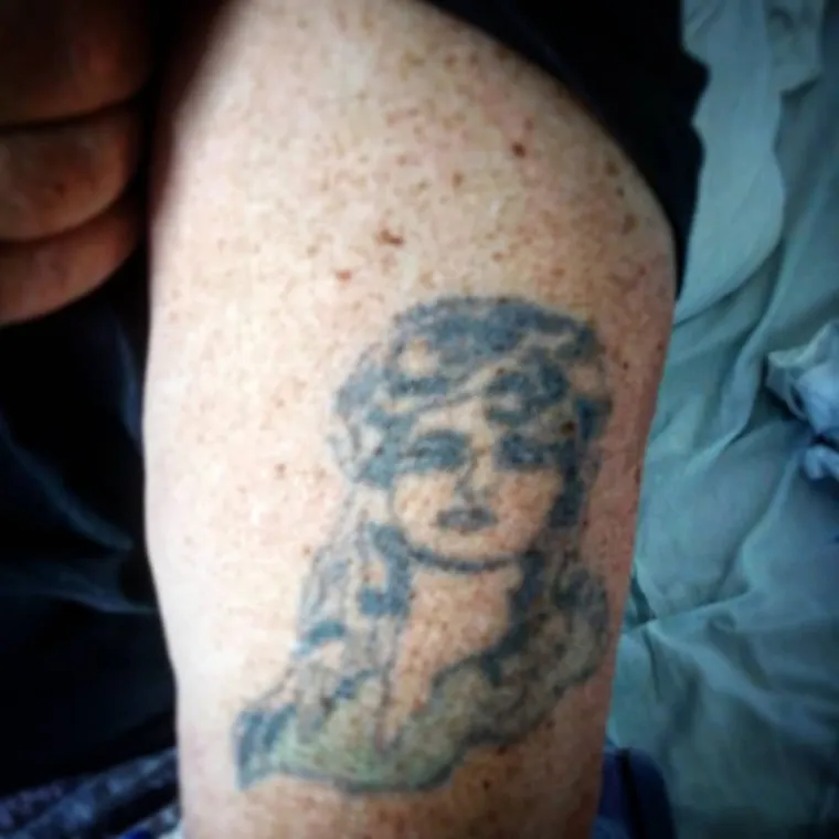 JNA tetovaže, imena djevojaka... Evo kako danas izgledaju plavozelene uspomene iz nekog pro&scaron;log doba