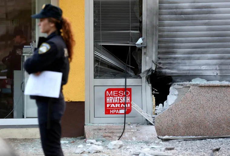 Tržnica Gajnice, Zagreb -  Zbog neutvrđenih razloga do&scaron;lo je do eksplozije u poslovnici Međimurski pilići Blagus. Foto: Marko Prpić/PIXSELL