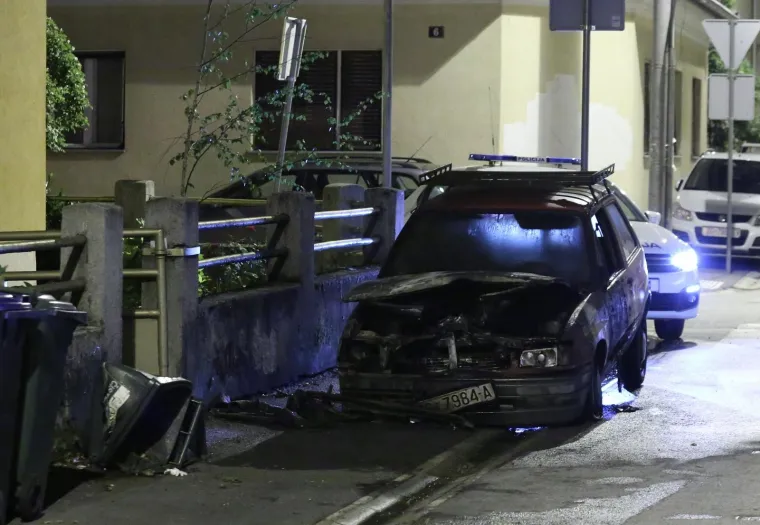Na zagrebačkoj Trešnjevci izgorio automobil, stanari: 'Prije požara čula se eksplozija'