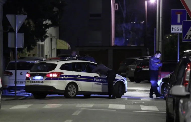 Na zagrebačkoj Trešnjevci izgorio automobil, stanari: 'Prije požara čula se eksplozija'