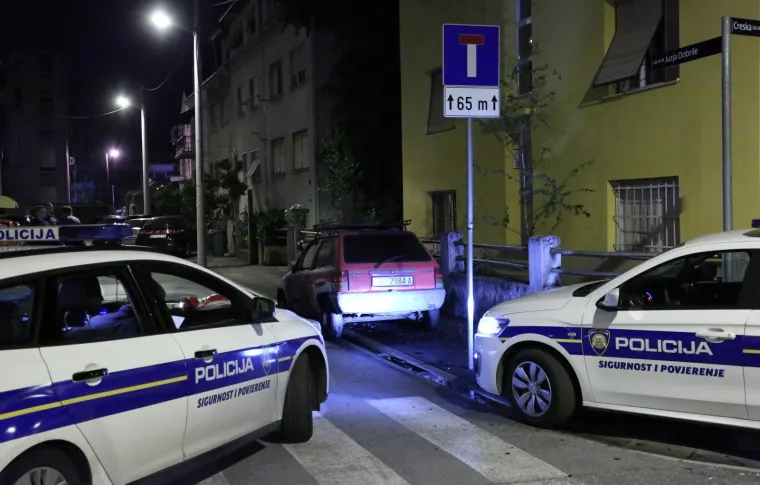 Na zagrebačkoj Trešnjevci izgorio automobil, stanari: 'Prije požara čula se eksplozija'