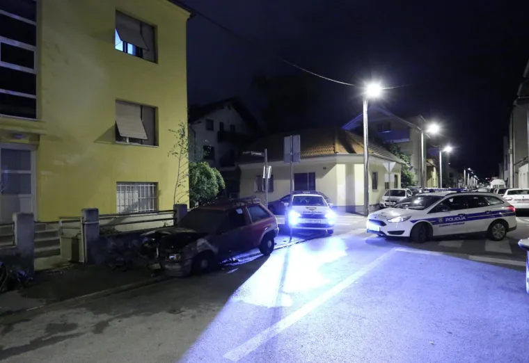 Na zagrebačkoj Trešnjevci izgorio automobil, stanari: 'Prije požara čula se eksplozija'