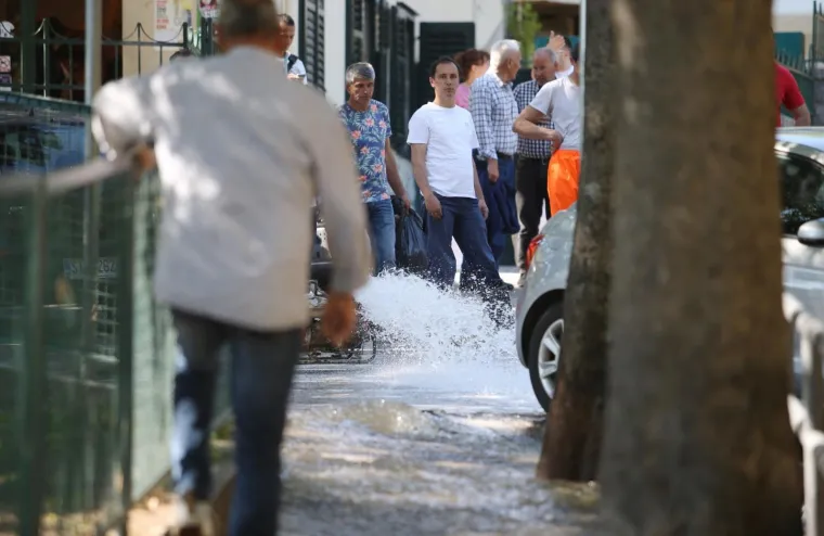 Pukla glavna vodovodna cijev: Splitske ulice pod vodom