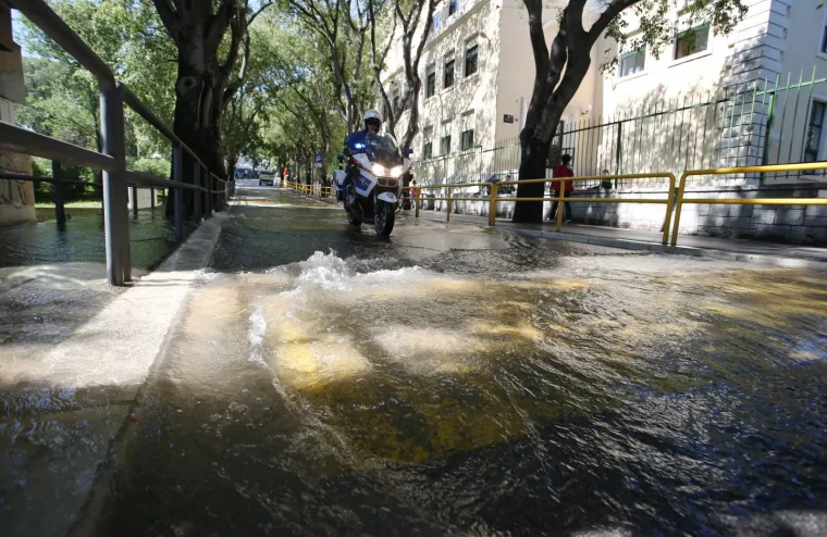 Pukla glavna vodovodna cijev: Splitske ulice pod vodom