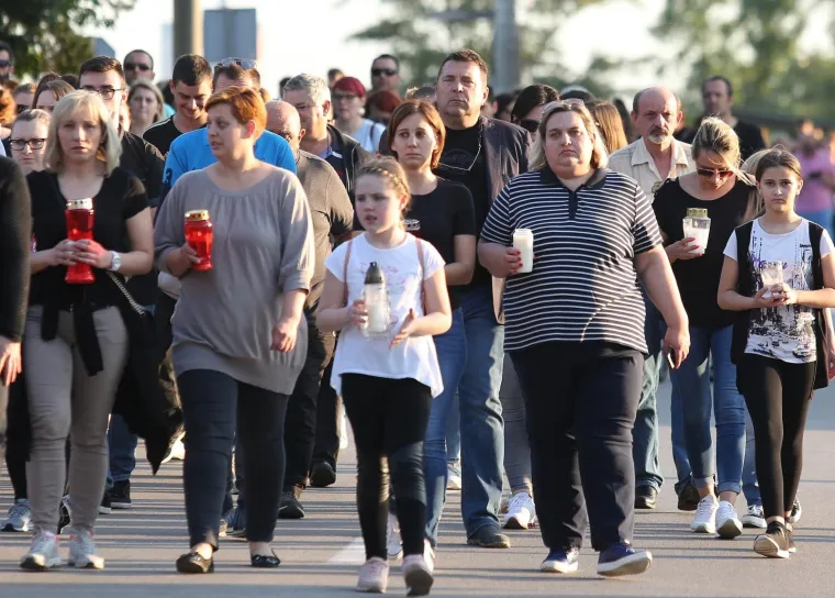 Stanovnici Blata okupili se na mirnom prosvjedu i položili lampa&scaron;e na mjesto nesreće