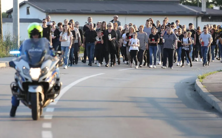 Stanovnici Blata okupili se na mirnom prosvjedu i položili lampa&scaron;e na mjesto nesreće