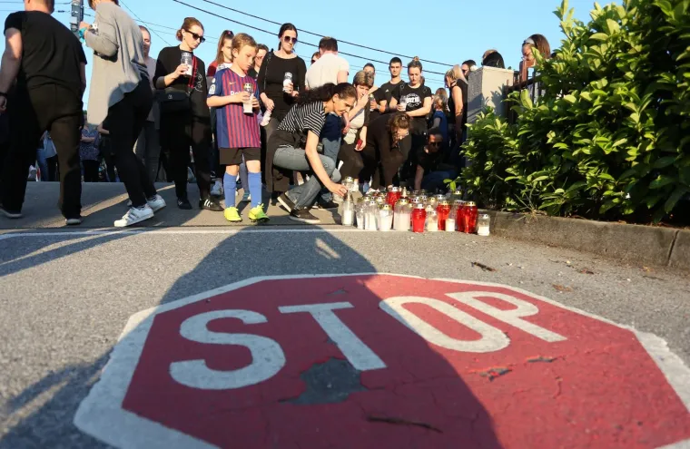 Stanovnici Blata okupili se na mirnom prosvjedu i položili lampa&scaron;e na mjesto nesreće