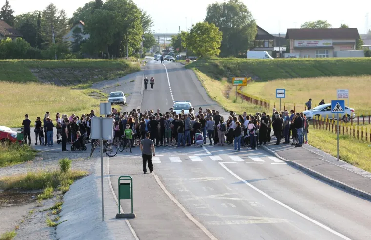 Stanovnici Blata okupili se na mirnom prosvjedu i položili lampa&scaron;e na mjesto nesreće