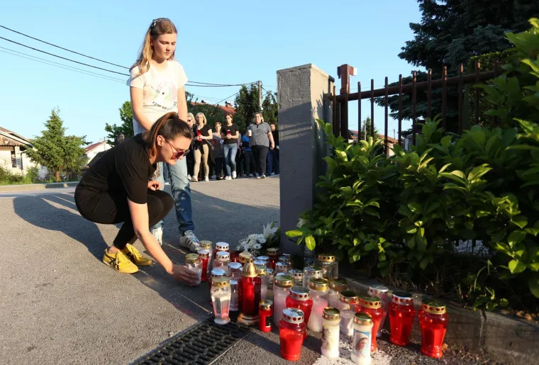 Stanovnici Blata okupili se na mirnom prosvjedu i položili lampa&scaron;e na mjesto nesreće