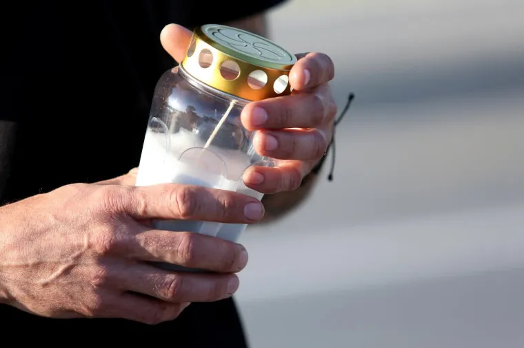 Stanovnici Blata okupili se na mirnom prosvjedu i položili lampa&scaron;e na mjesto nesreće