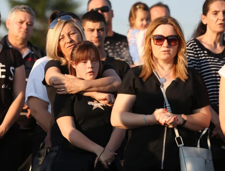 Stanovnici Blata okupili se na mirnom prosvjedu i položili lampa&scaron;e na mjesto nesreće