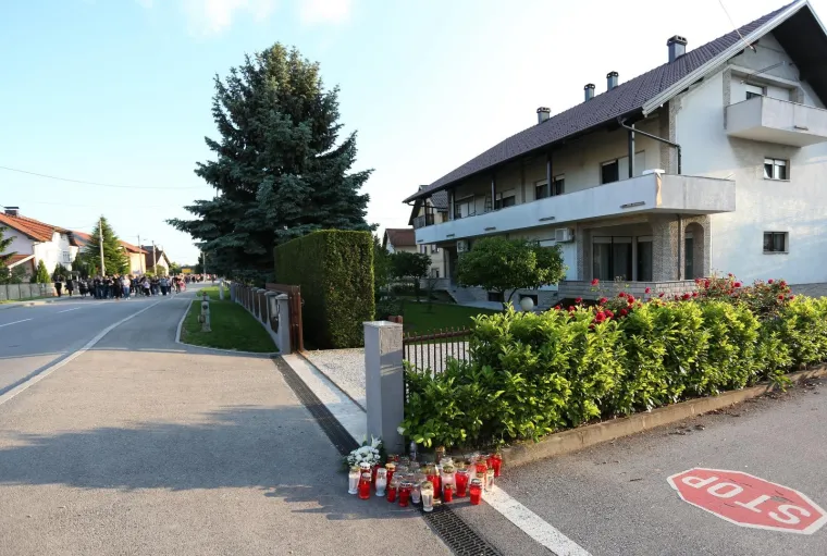 Stanovnici Blata okupili se na mirnom prosvjedu i položili lampa&scaron;e na mjesto nesreće