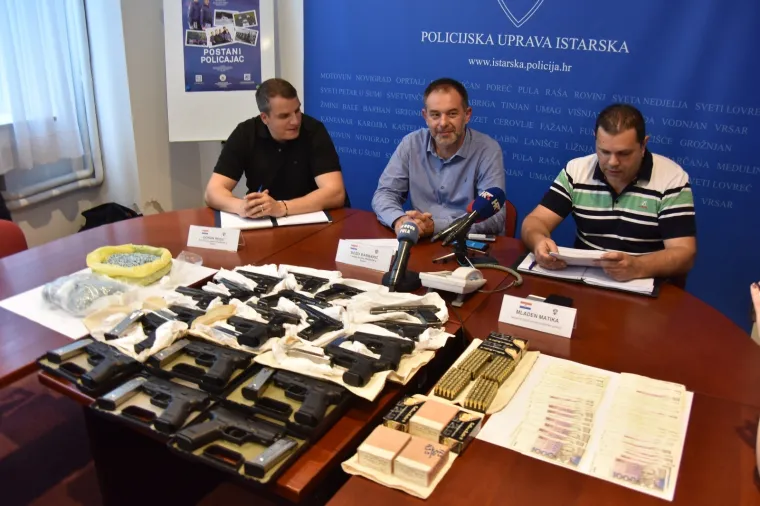 &Scaron;estero uhićenih stari znanci policije: U akciji Batana zaplijenili veće količine droge i oružja