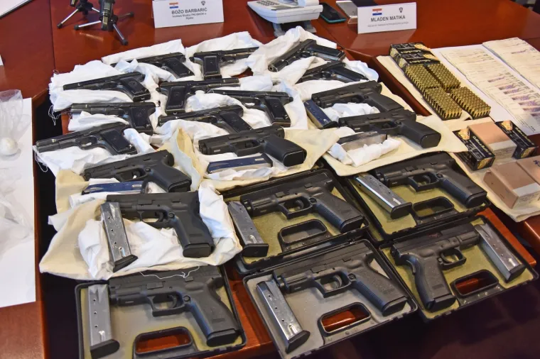 &Scaron;estero uhićenih stari znanci policije: U akciji Batana zaplijenili veće količine droge i oružja