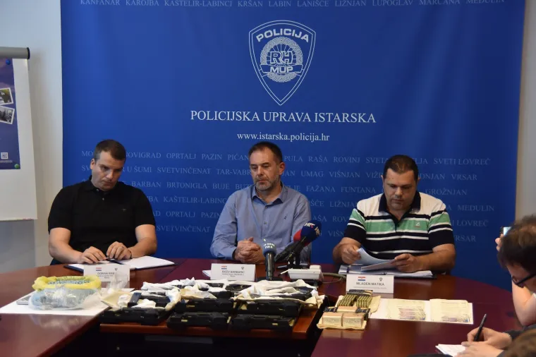 &Scaron;estero uhićenih stari znanci policije: U akciji Batana zaplijenili veće količine droge i oružja
