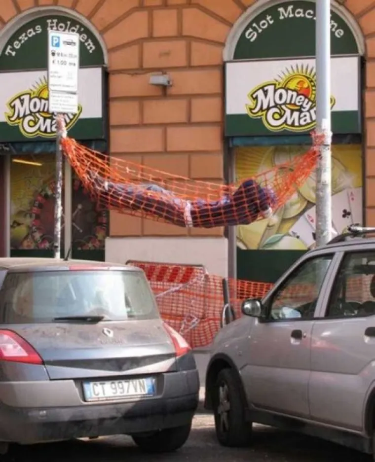 KAKO IZGLEDA DRŽAVNA SLUŽBA U PETAK? Zlobnici bi rekli ne osobito drugačije od ostatka tjedna