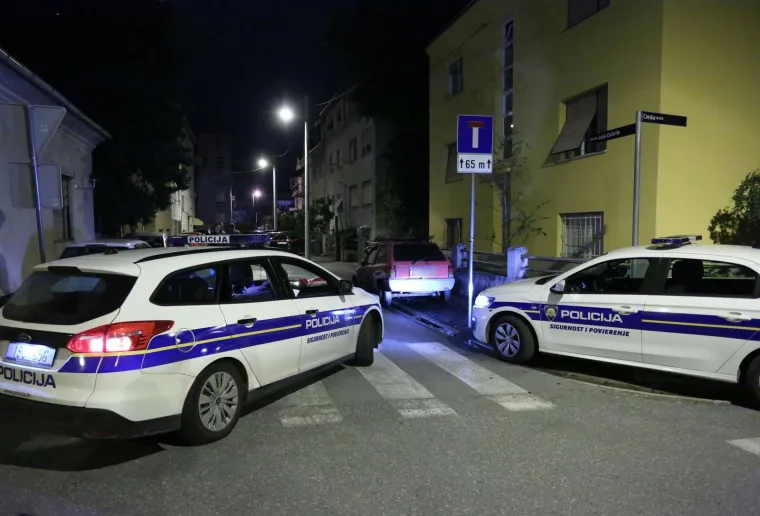 GRUNULO NA TRE&Scaron;NJEVCI: U ulici Jurja Dobrile izgorio automobil